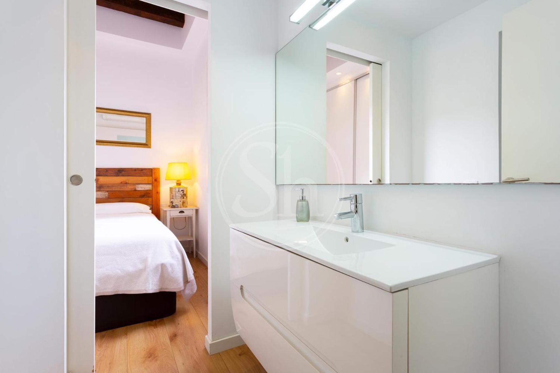 Moderno En Eixample Apartment